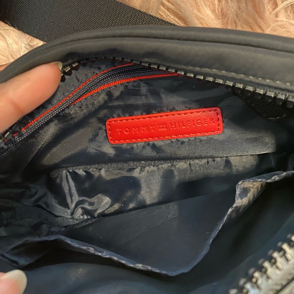Tommy Hilfiger Crossbody Bag - Picture 4 of 11